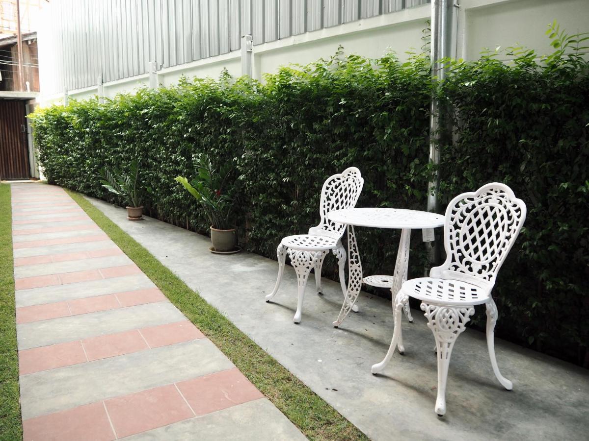 Hotel Bua House Poshtel Chiang Mai Esterno foto